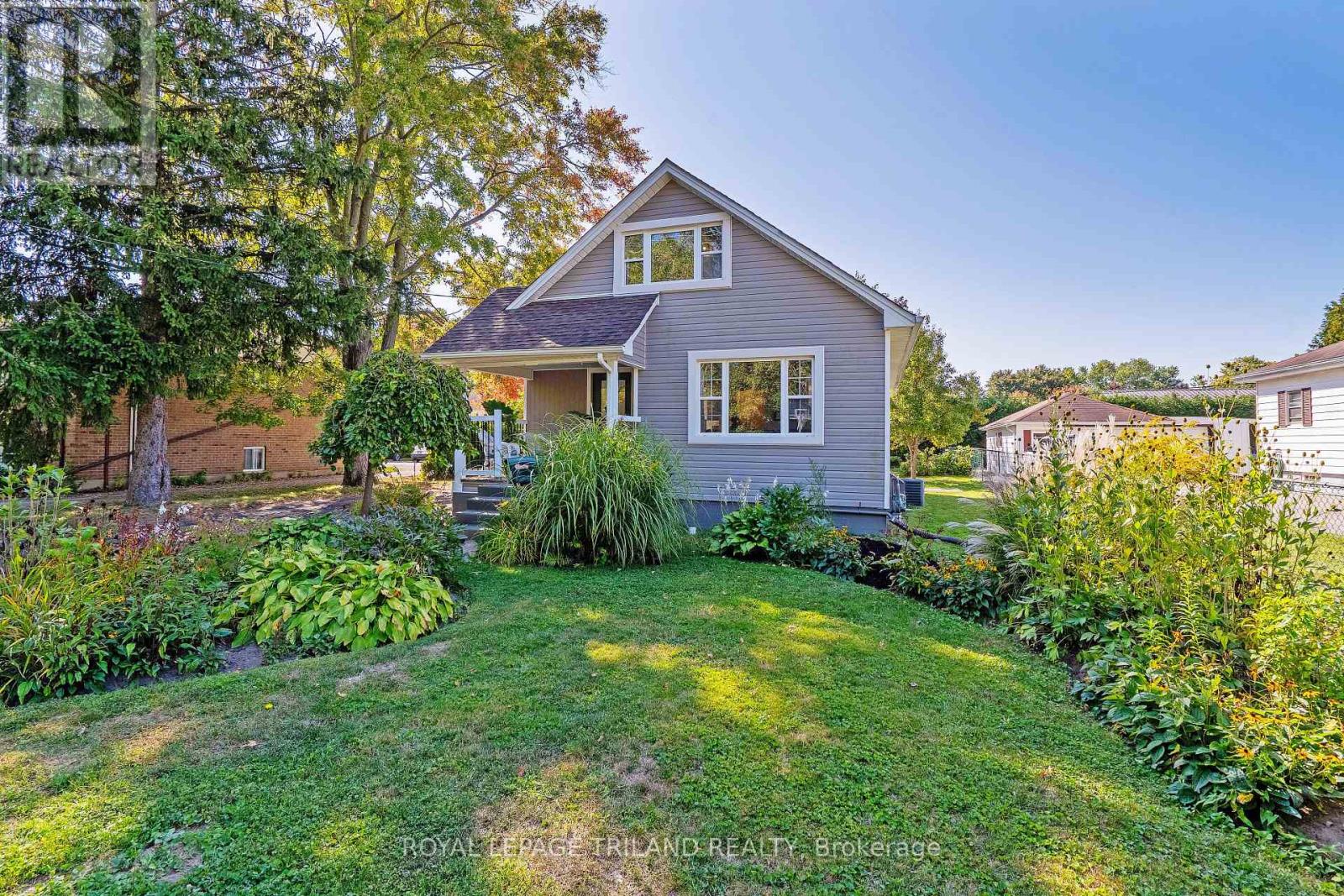 18 Tecumseh Street, St. Thomas, Ontario  N5P 2E1 - Photo 2 - X12408838