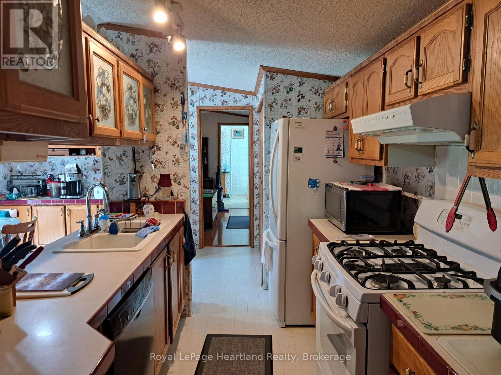 8 - 39461 Dashwood Road, South Huron (Stephen Twp), Ontario  N0M 1W0 - Photo 11 - X12475349