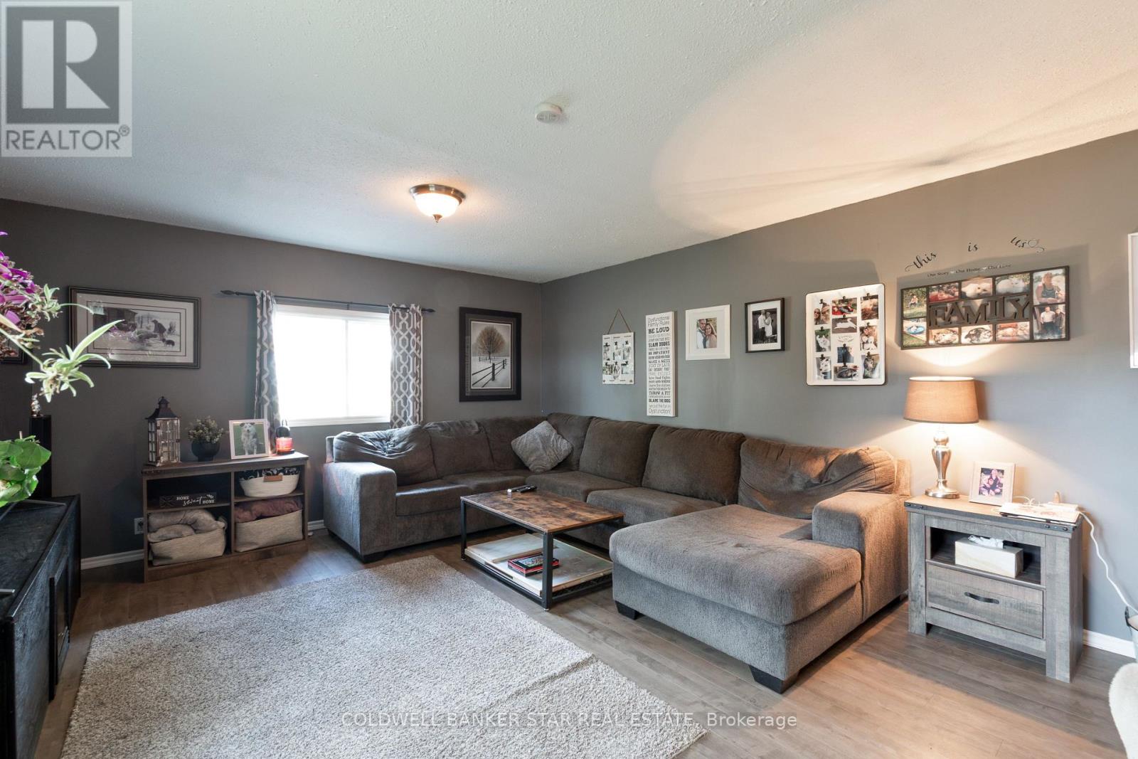 35613 Victoria Street, Southwold (Fingal), Ontario  N0L 1K0 - Photo 15 - X12475325