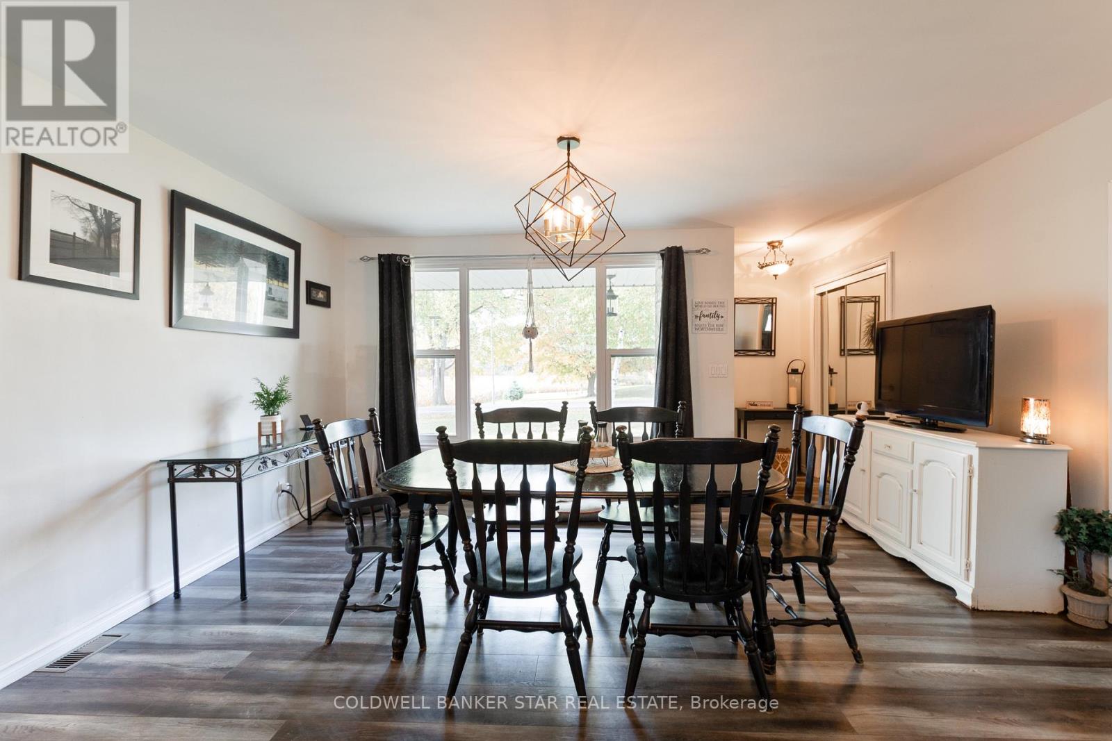 35613 Victoria Street, Southwold (Fingal), Ontario  N0L 1K0 - Photo 6 - X12475325