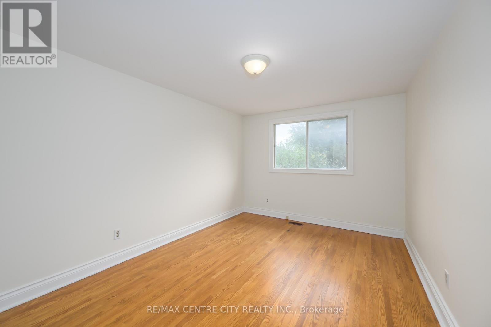 231 Banbury Road, London South, Ontario  N5Z 4M1 - Photo 12 - X12475358