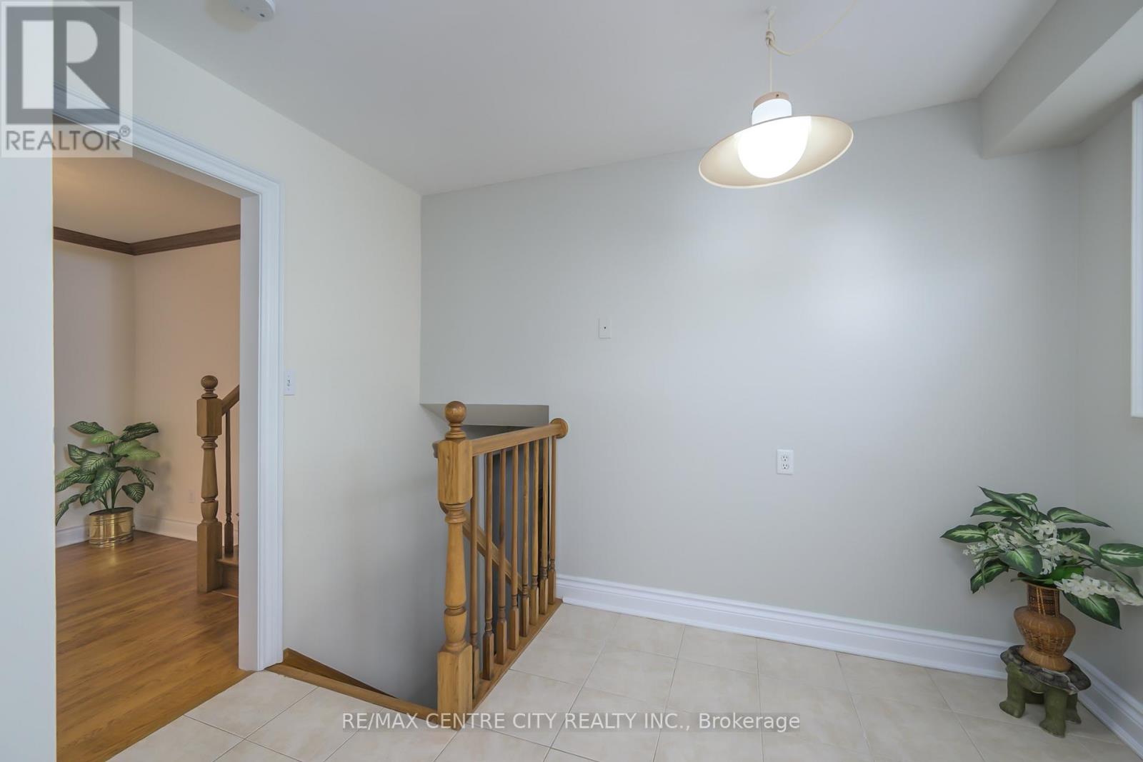 231 Banbury Road, London South, Ontario  N5Z 4M1 - Photo 6 - X12475358