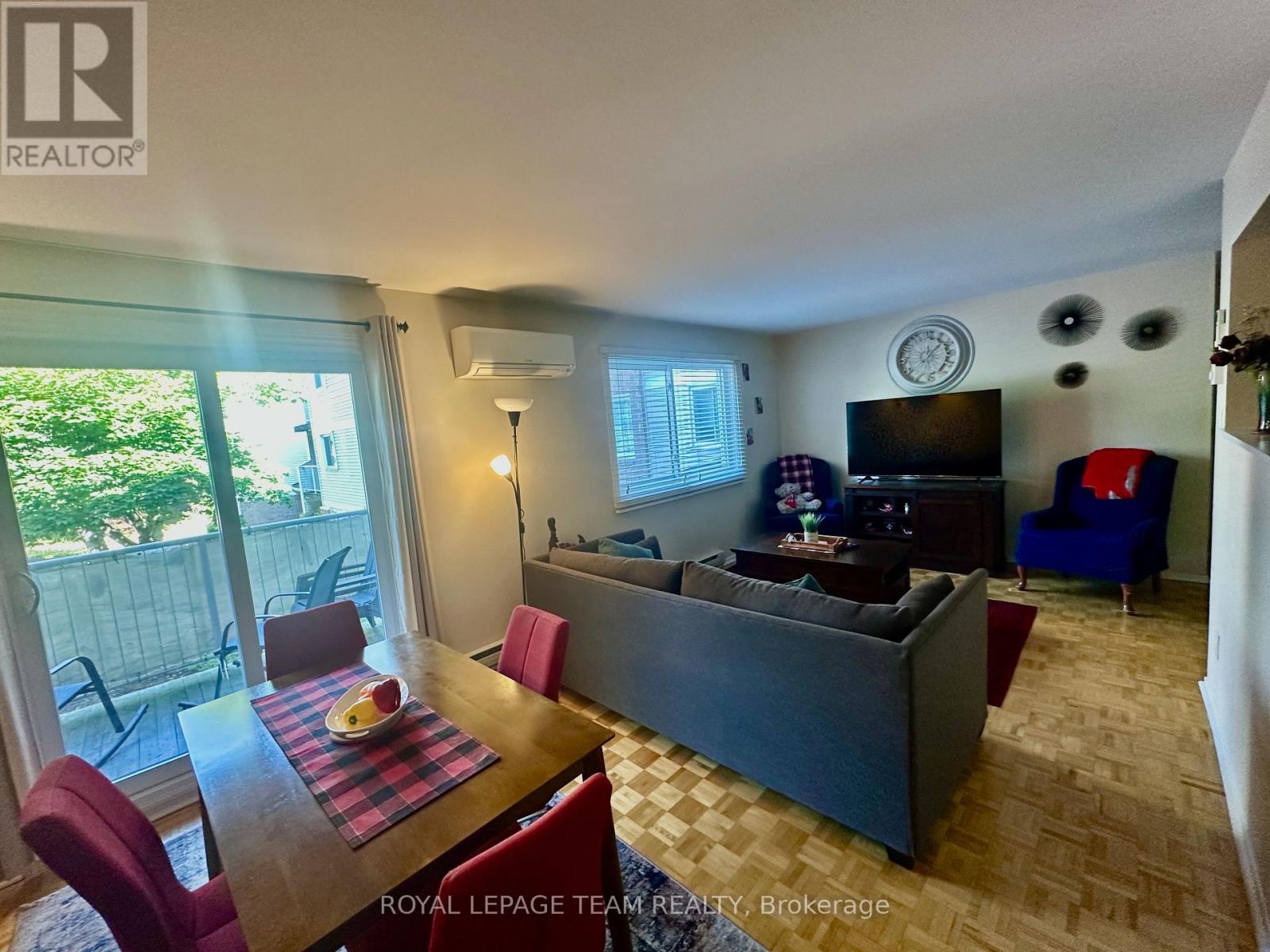 200 - 260 Brittany Drive, Ottawa, Ontario  K1K 4M2 - Photo 6 - X12475328