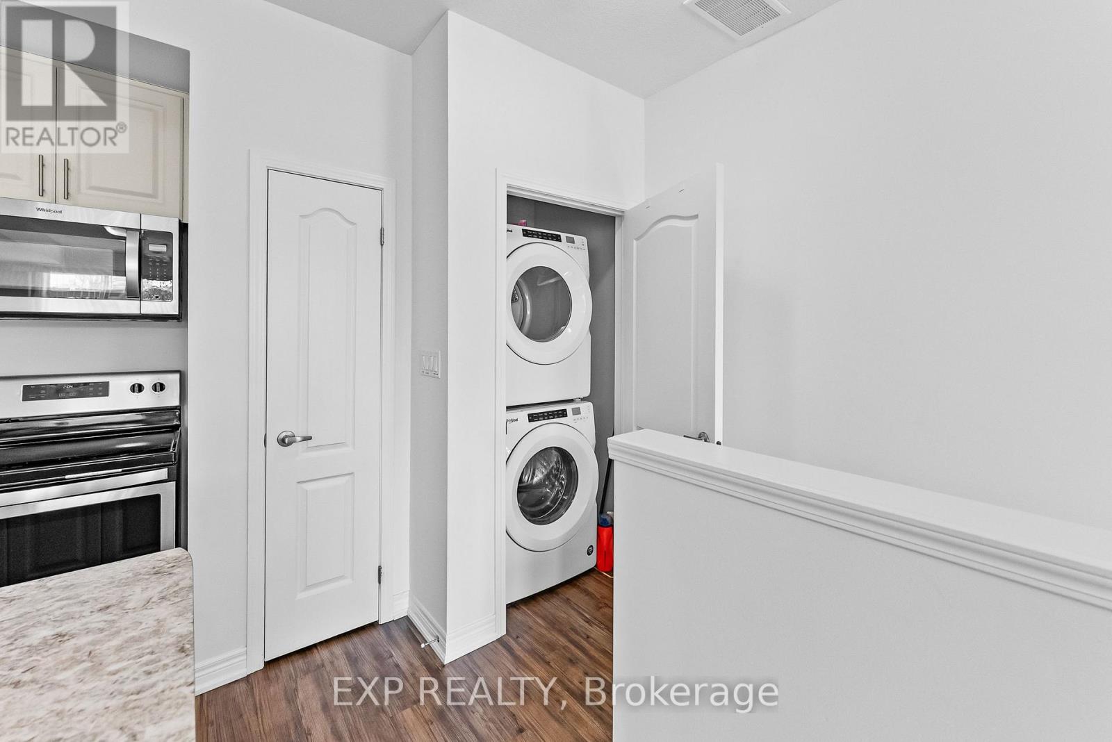 #18 - 5014 Serena Drive, Lincoln (Beamsville), Ontario  L3J 0T2 - Photo 5 - X12475335