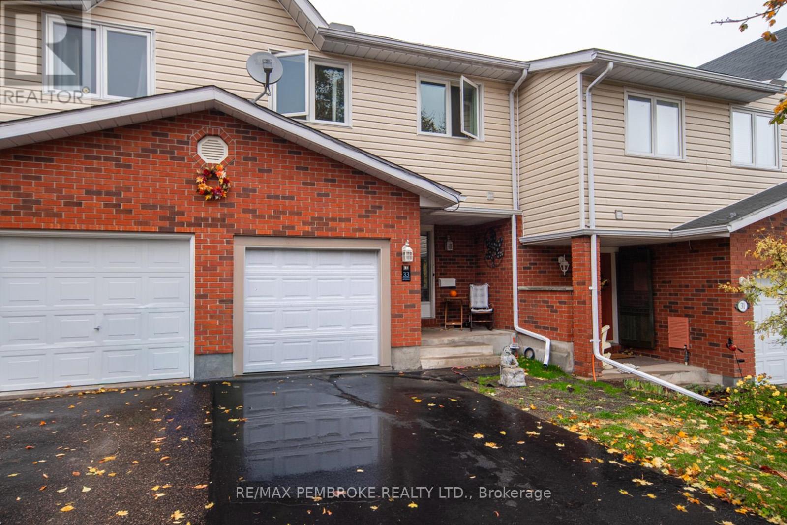 33 Vermont Meadows, Petawawa, Ontario  K8H 3N4 - Photo 1 - X12475323