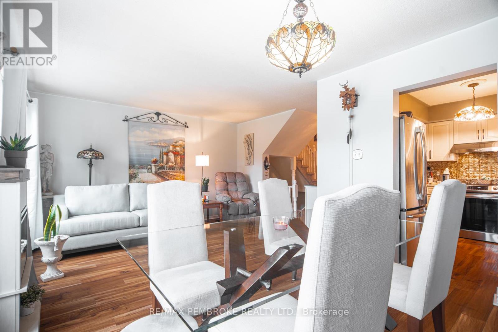 33 Vermont Meadows, Petawawa, Ontario  K8H 3N4 - Photo 11 - X12475323