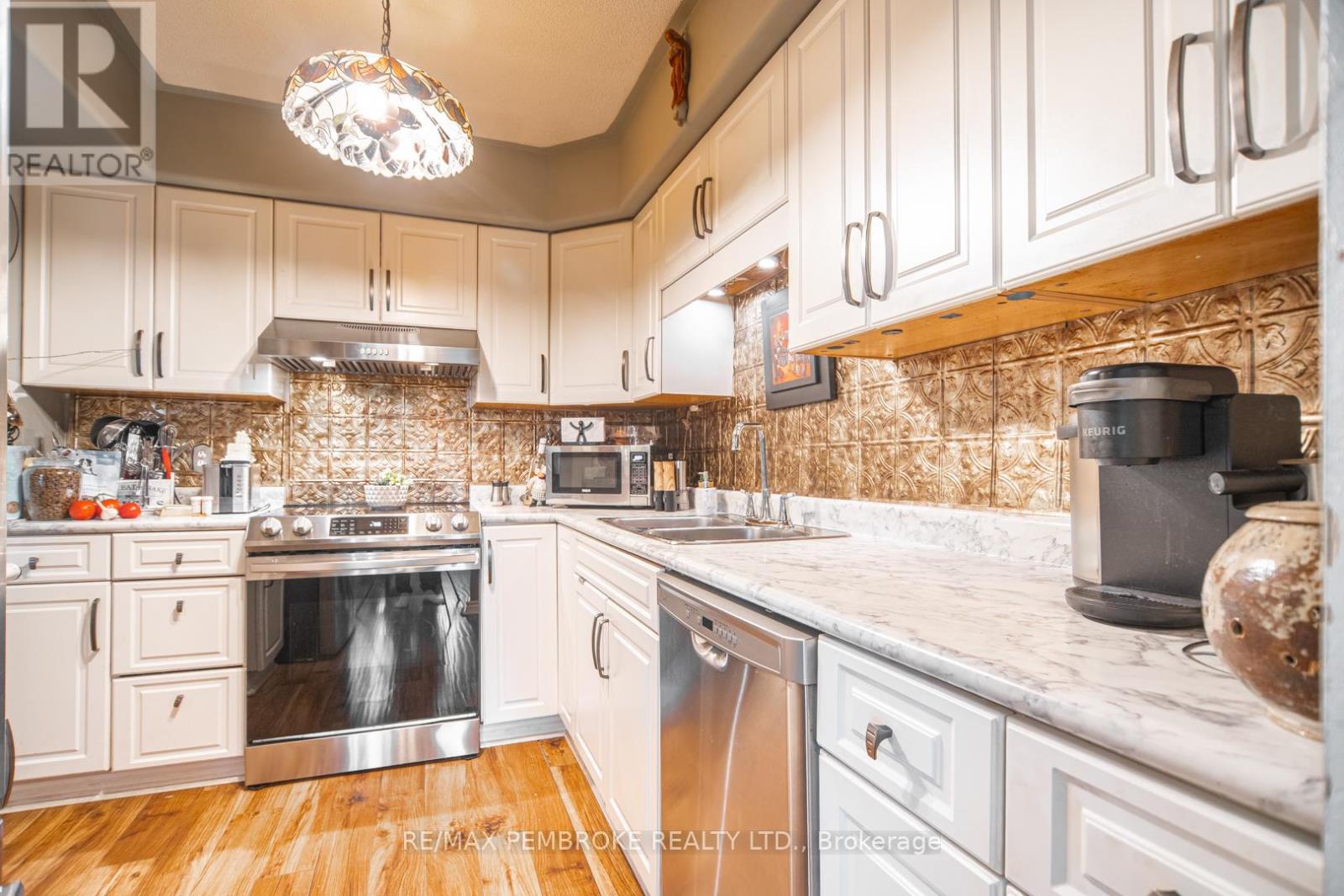 33 Vermont Meadows, Petawawa, Ontario  K8H 3N4 - Photo 14 - X12475323