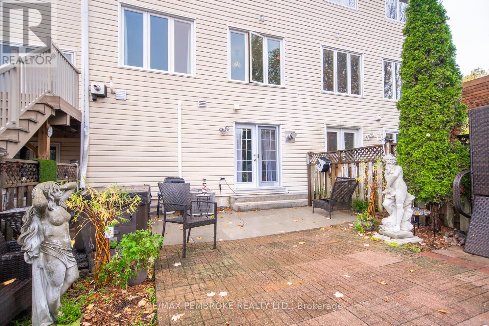33 Vermont Meadows, Petawawa, Ontario  K8H 3N4 - Photo 31 - X12475323
