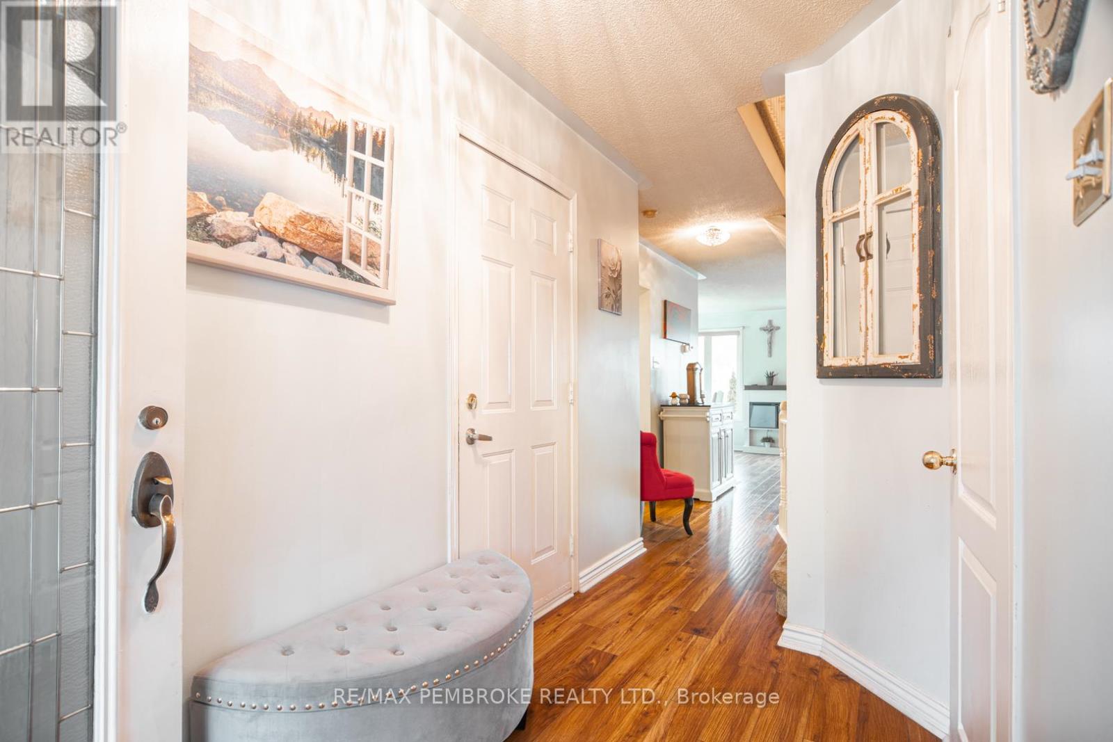 33 Vermont Meadows, Petawawa, Ontario  K8H 3N4 - Photo 6 - X12475323