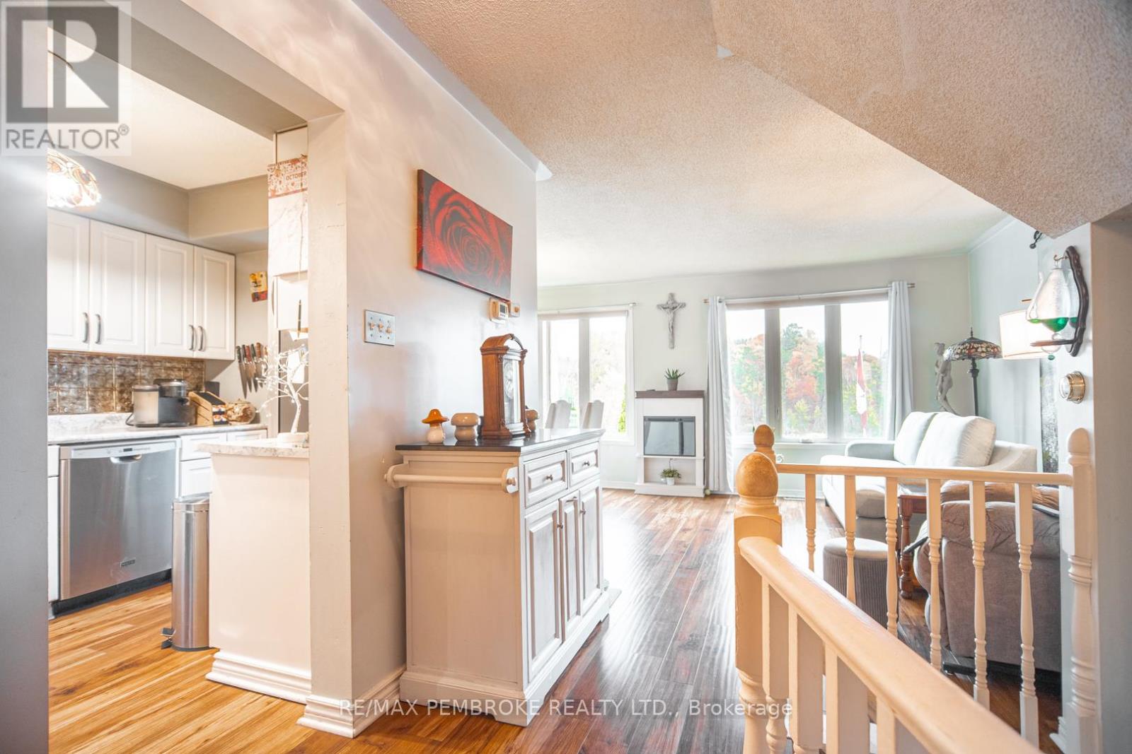 33 Vermont Meadows, Petawawa, Ontario  K8H 3N4 - Photo 7 - X12475323