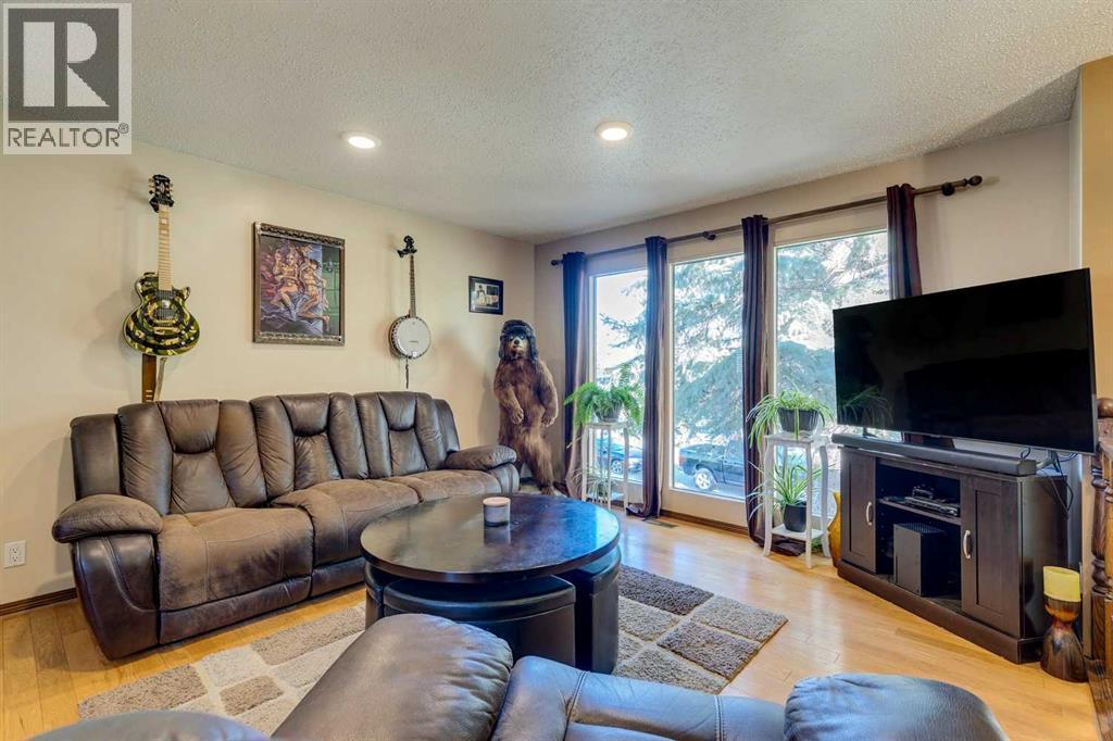 150 Midcrest Crescent Se, Calgary, Alberta  T2X 1B6 - Photo 4 - A2266156