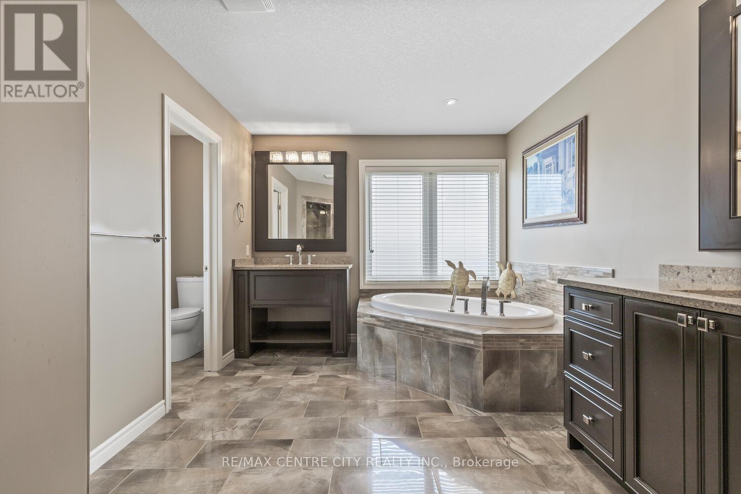 458 Eagletrace Drive, London North (North R), Ontario  N6G 0E7 - Photo 31 - X12475387