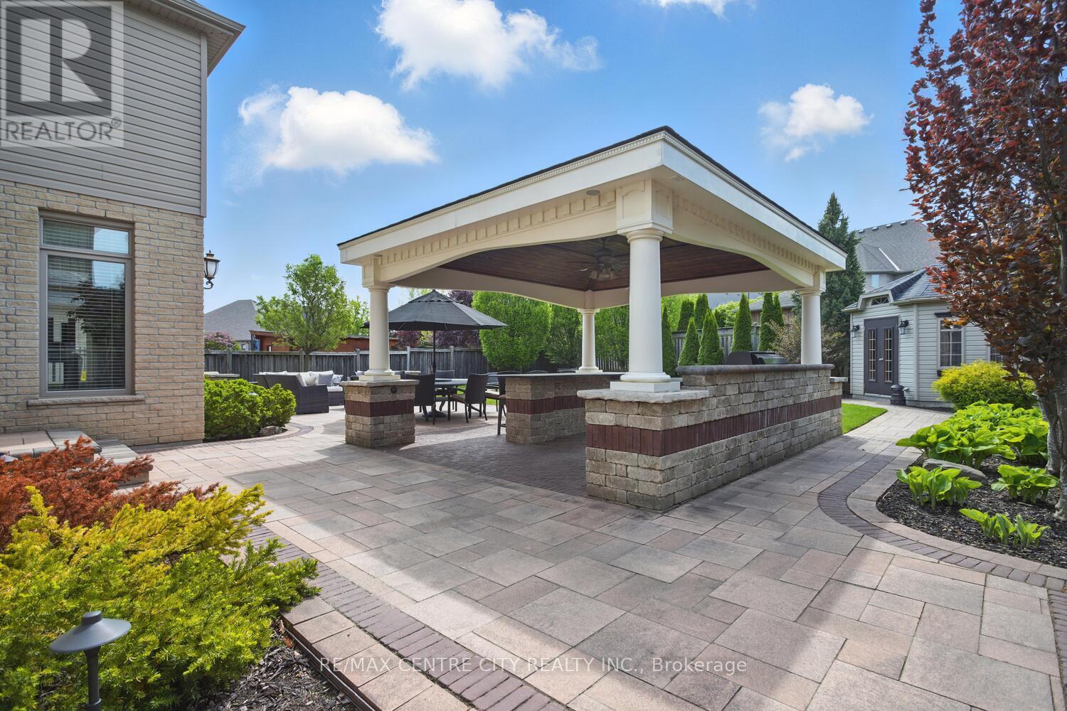 458 Eagletrace Drive, London North (North R), Ontario  N6G 0E7 - Photo 4 - X12475387