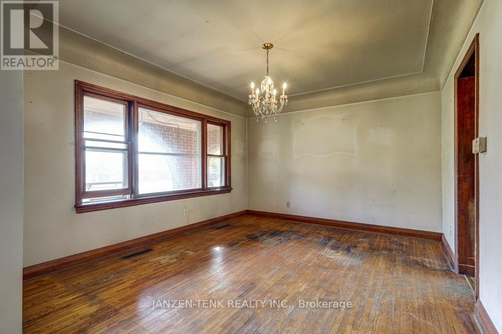 219 Centennial Avenue, Central Elgin, Ontario  N5R 5B4 - Photo 10 - X12475389