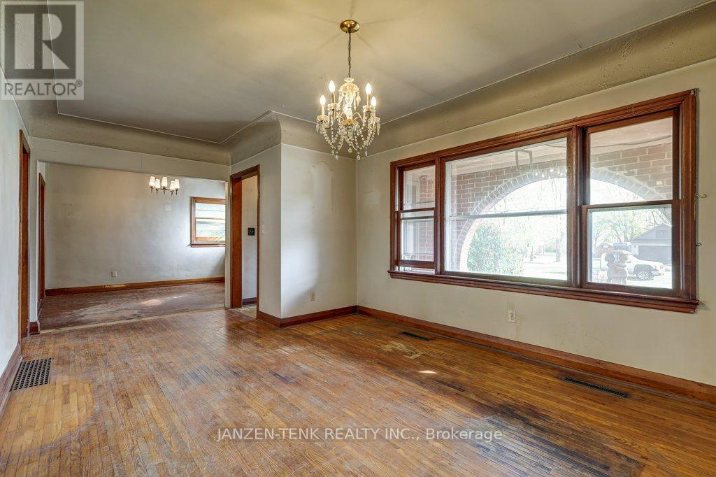 219 Centennial Avenue, Central Elgin, Ontario  N5R 5B4 - Photo 11 - X12475389