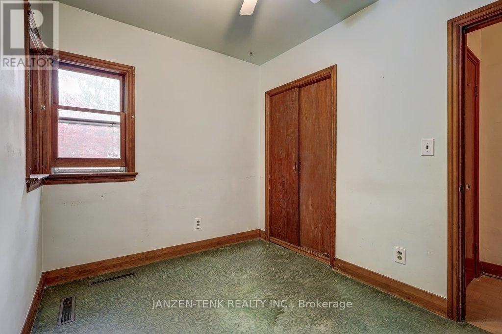 219 Centennial Avenue, Central Elgin, Ontario  N5R 5B4 - Photo 15 - X12475389