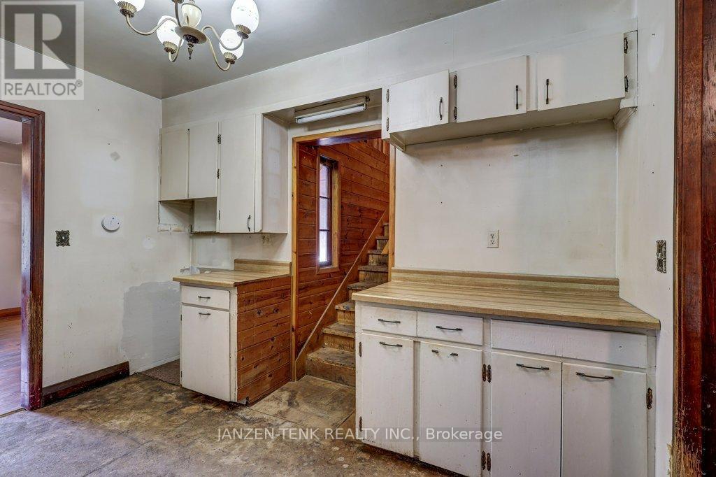219 Centennial Avenue, Central Elgin, Ontario  N5R 5B4 - Photo 17 - X12475389