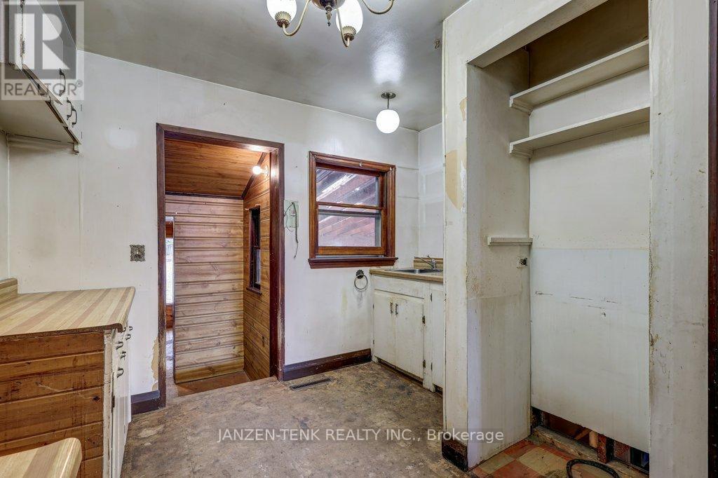 219 Centennial Avenue, Central Elgin, Ontario  N5R 5B4 - Photo 18 - X12475389