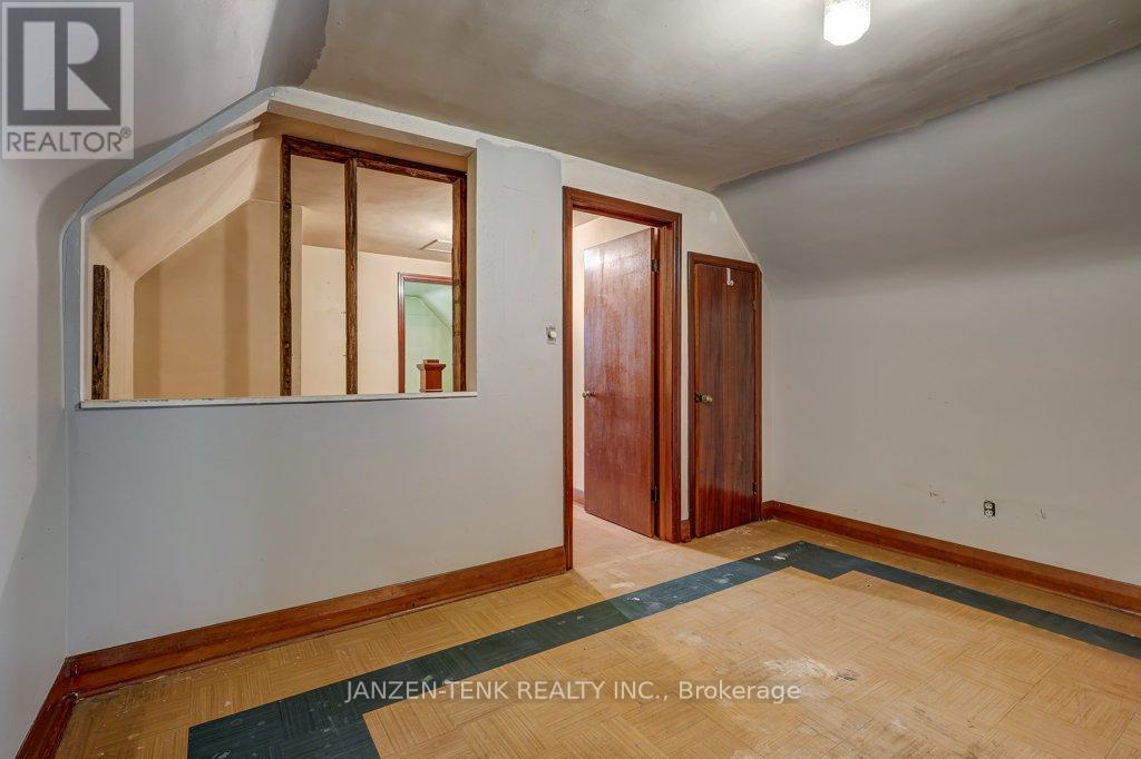 219 Centennial Avenue, Central Elgin, Ontario  N5R 5B4 - Photo 27 - X12475389