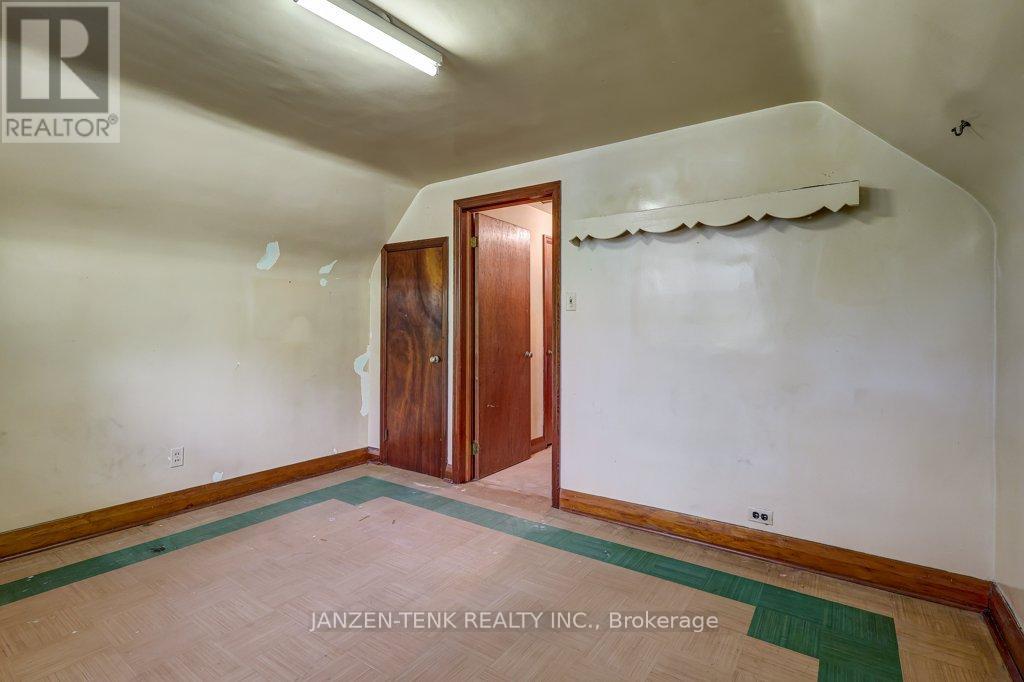 219 Centennial Avenue, Central Elgin, Ontario  N5R 5B4 - Photo 31 - X12475389