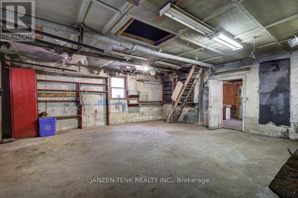 219 Centennial Avenue, Central Elgin, Ontario  N5R 5B4 - Photo 35 - X12475389