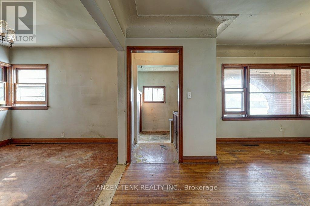 219 Centennial Avenue, Central Elgin, Ontario  N5R 5B4 - Photo 6 - X12475389