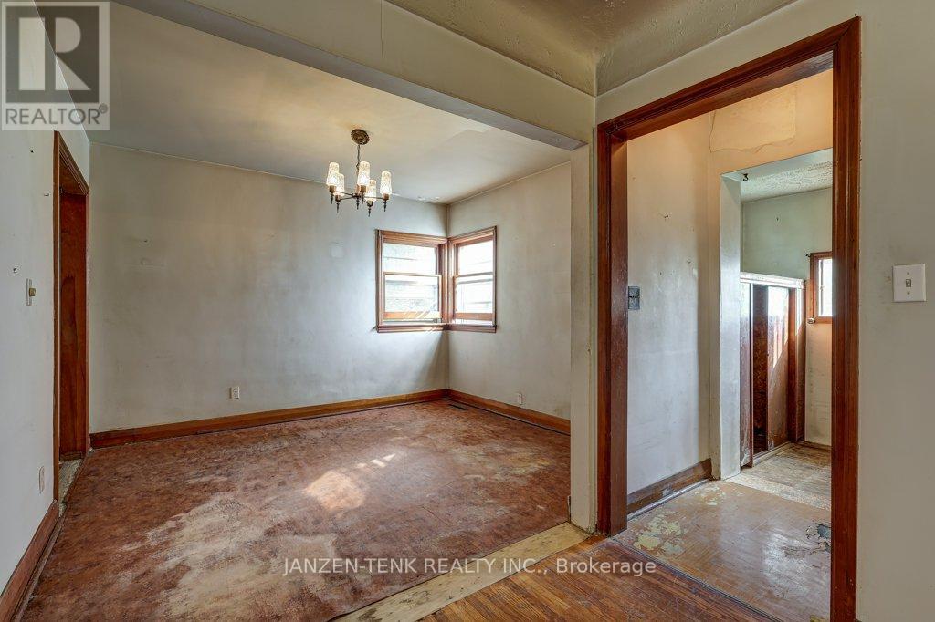 219 Centennial Avenue, Central Elgin, Ontario  N5R 5B4 - Photo 7 - X12475389