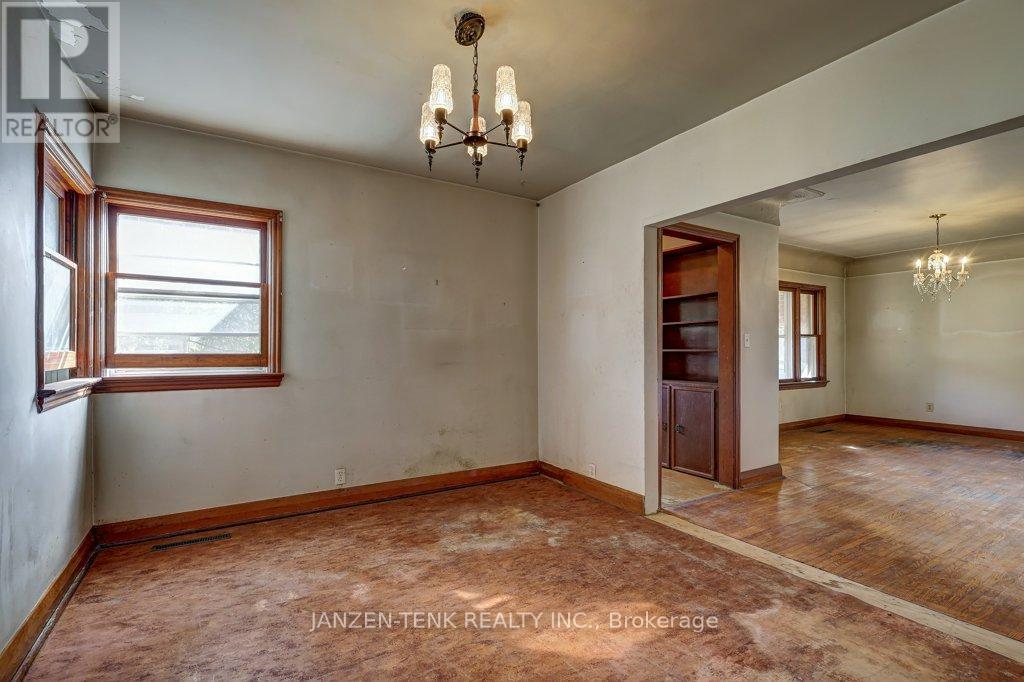 219 Centennial Avenue, Central Elgin, Ontario  N5R 5B4 - Photo 8 - X12475389