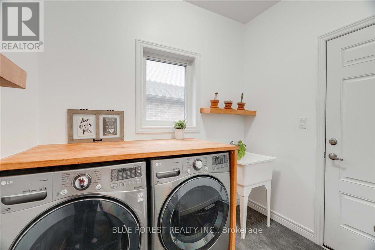 1819 Foxridge Crescent, London North, Ontario  N6G 5B4 - Photo 11 - X12475408