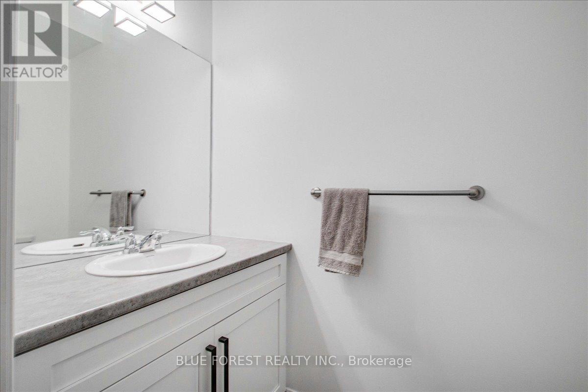 1819 Foxridge Crescent, London North, Ontario  N6G 5B4 - Photo 13 - X12475408