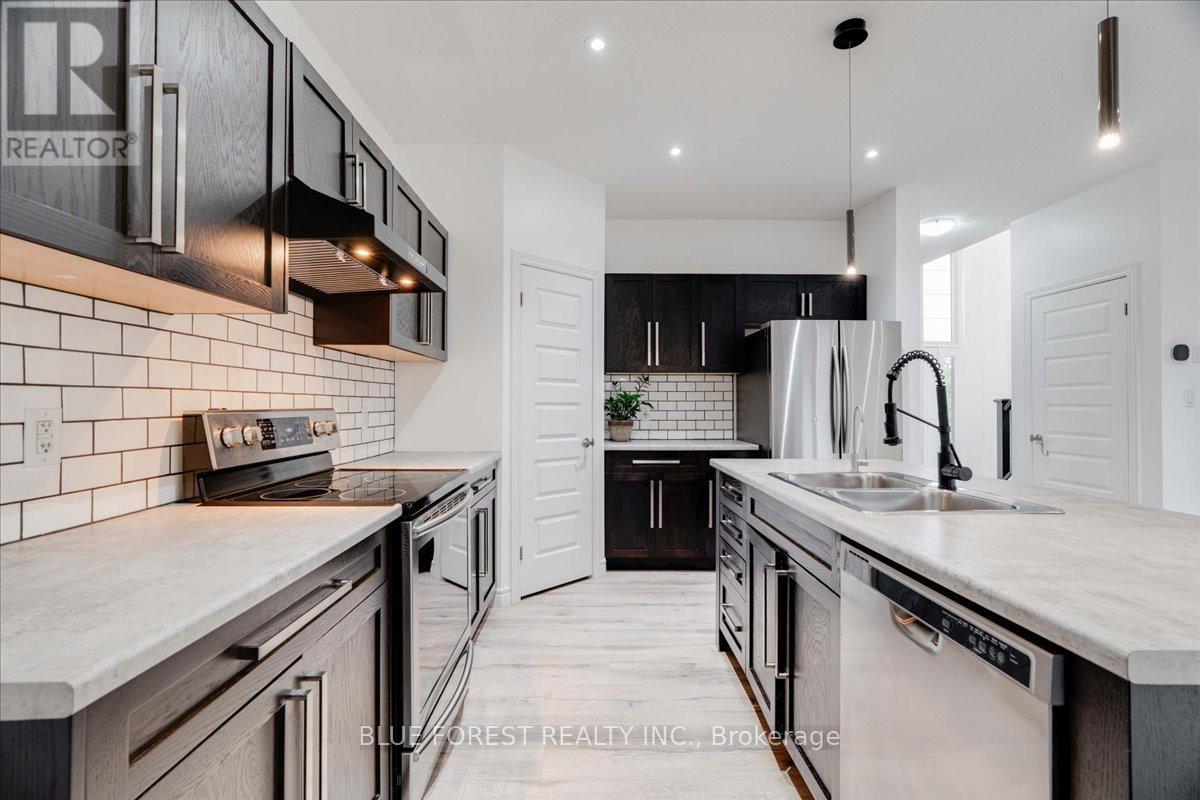 1819 Foxridge Crescent, London North, Ontario  N6G 5B4 - Photo 16 - X12475408