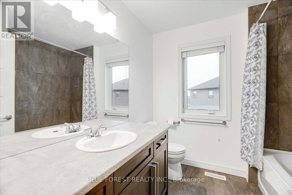 1819 Foxridge Crescent, London North, Ontario  N6G 5B4 - Photo 24 - X12475408