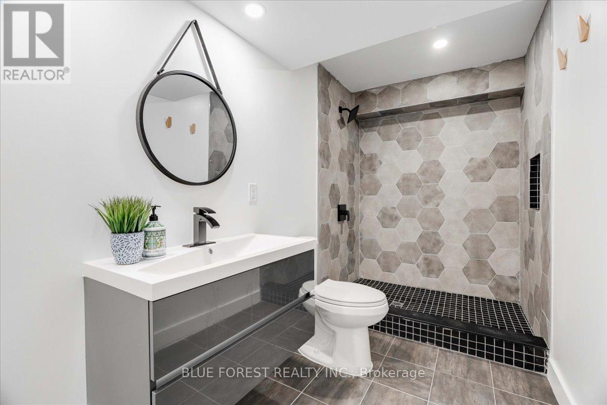 1819 Foxridge Crescent, London North, Ontario  N6G 5B4 - Photo 32 - X12475408