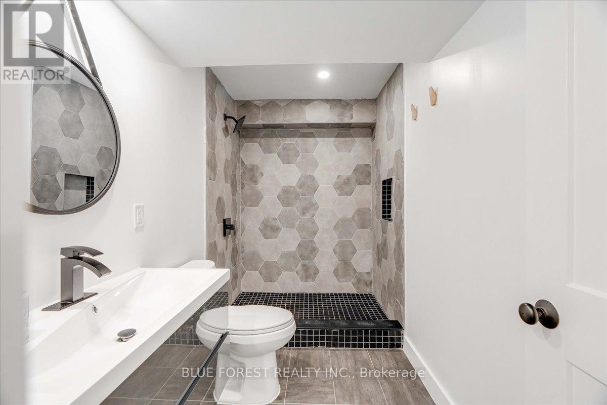 1819 Foxridge Crescent, London North, Ontario  N6G 5B4 - Photo 33 - X12475408