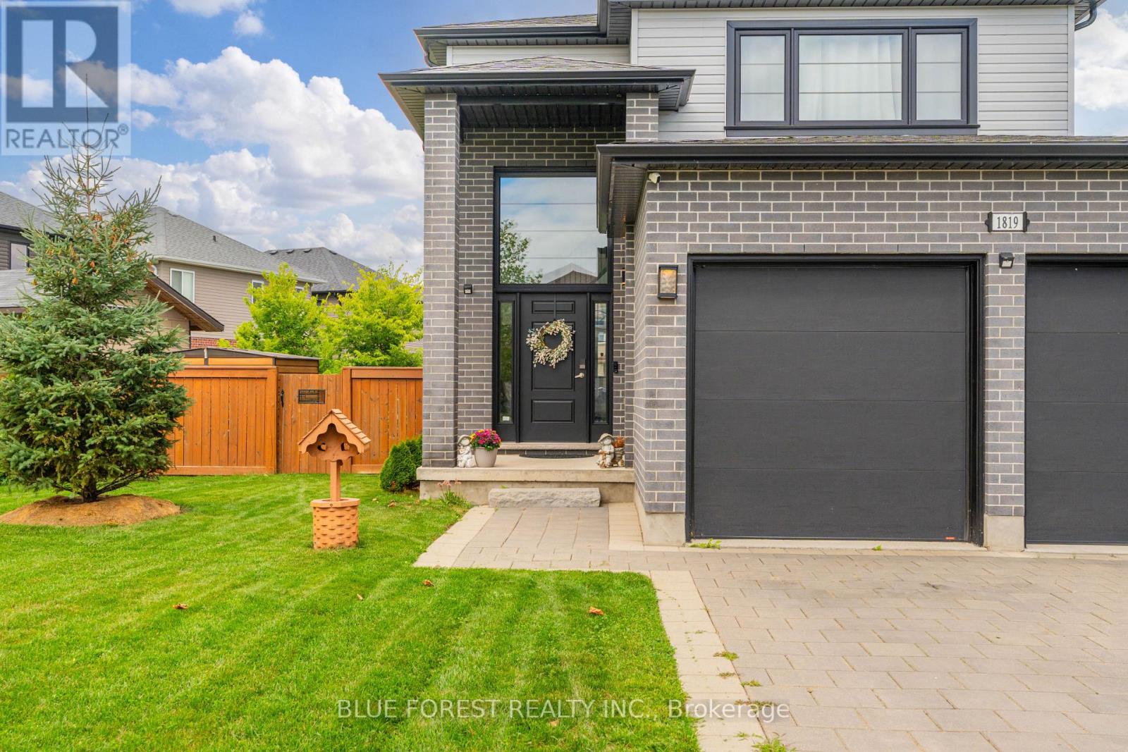 1819 Foxridge Crescent, London North, Ontario  N6G 5B4 - Photo 4 - X12475408
