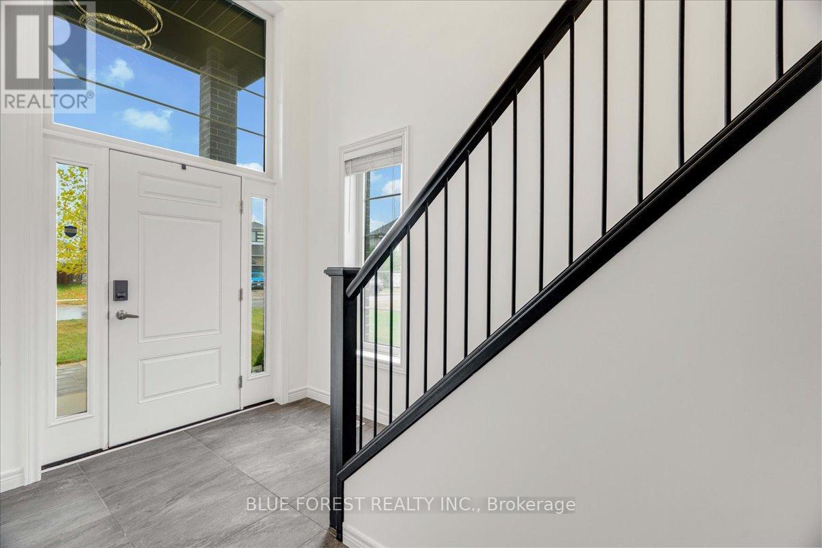 1819 Foxridge Crescent, London North, Ontario  N6G 5B4 - Photo 8 - X12475408