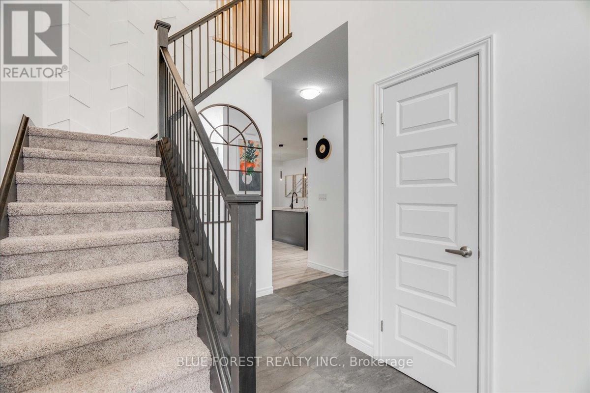 1819 Foxridge Crescent, London North, Ontario  N6G 5B4 - Photo 9 - X12475408