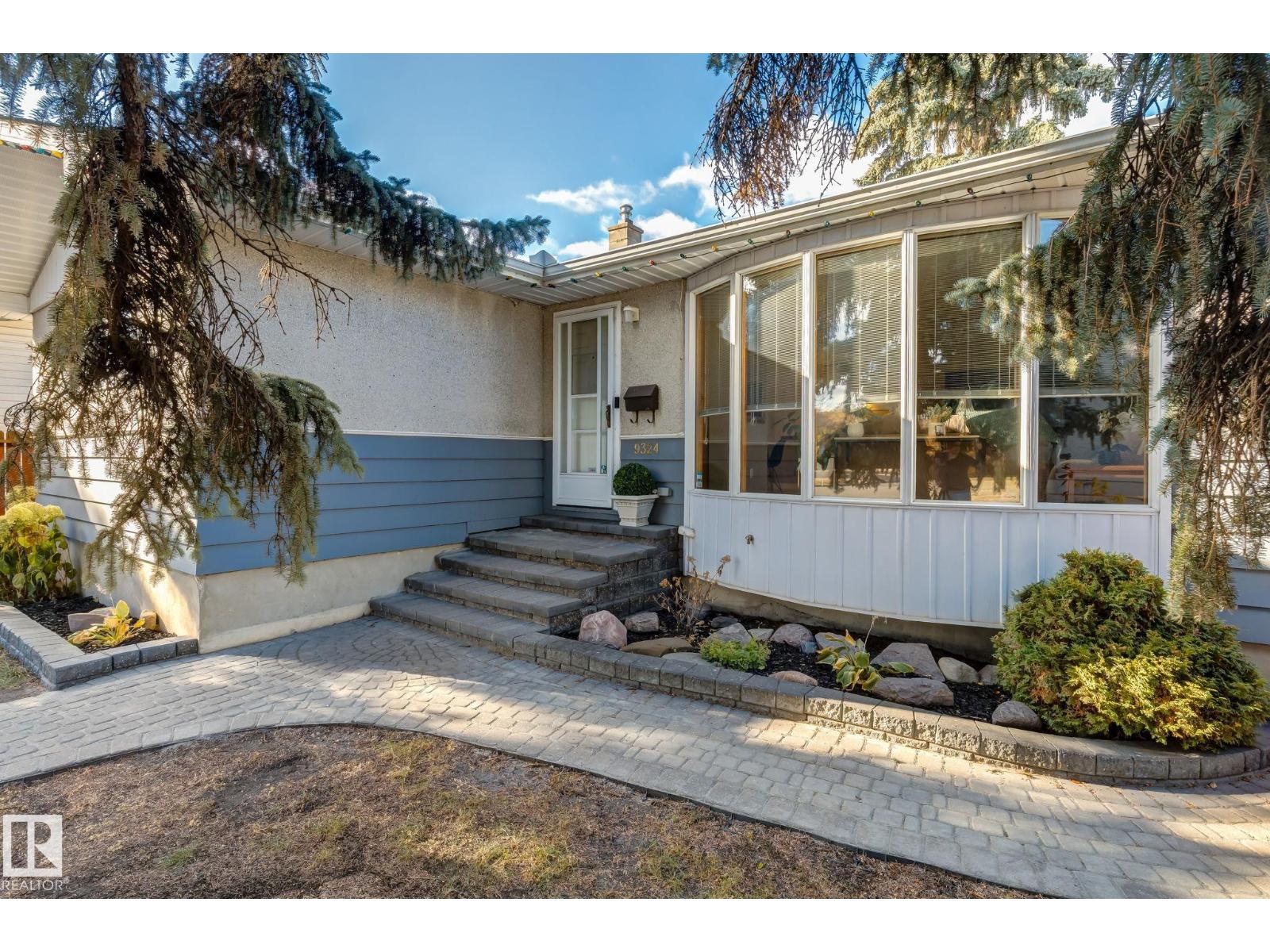 9324 161 St Nw, Edmonton, Alberta  T5R 2L4 - Photo 2 - E4463027