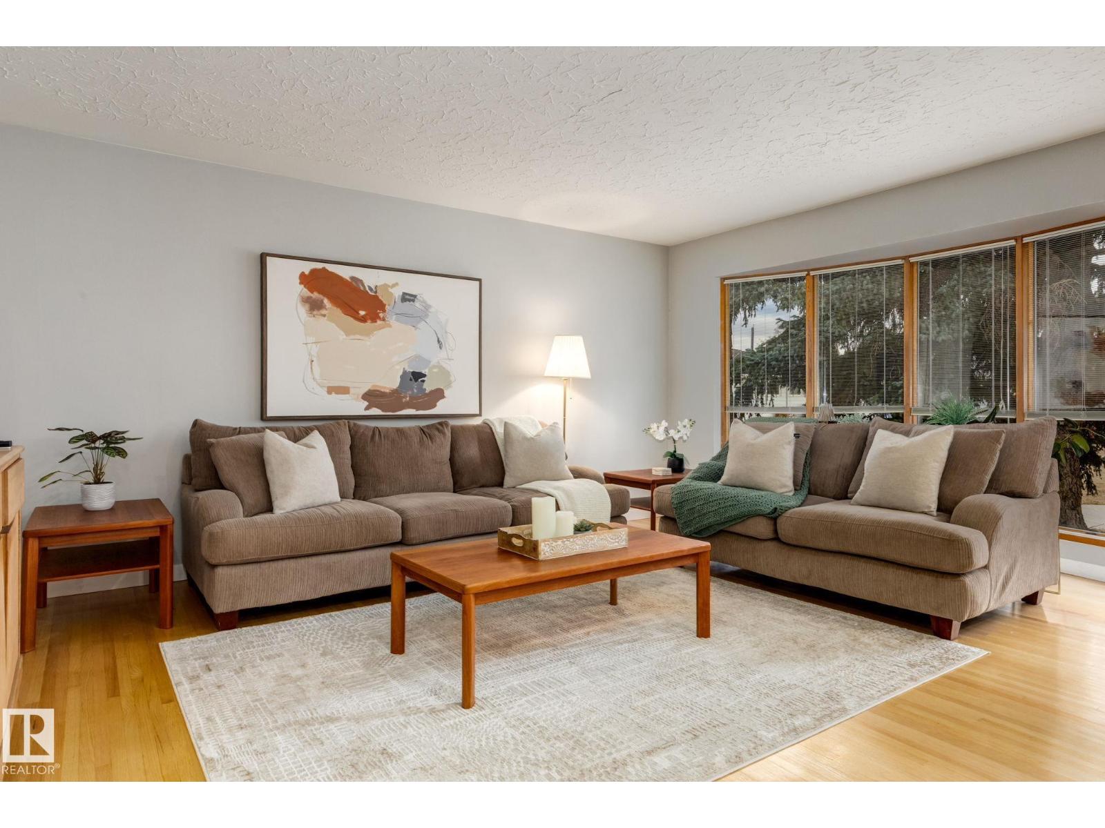 9324 161 St Nw, Edmonton, Alberta  T5R 2L4 - Photo 3 - E4463027