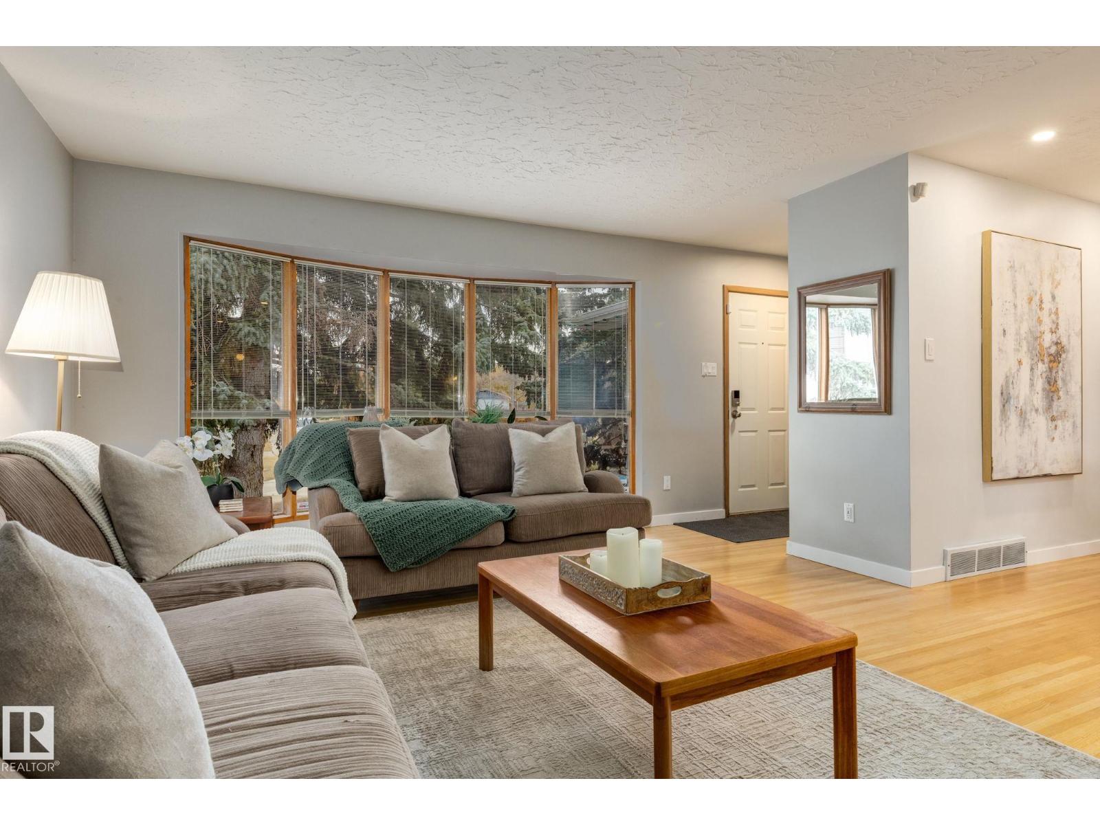 9324 161 St Nw, Edmonton, Alberta  T5R 2L4 - Photo 4 - E4463027