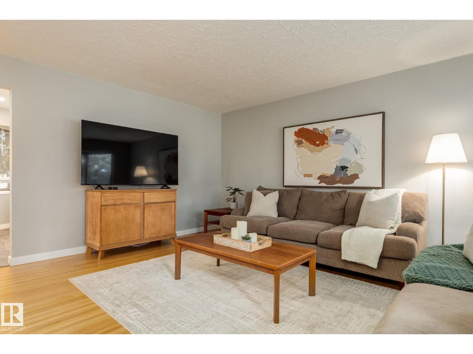 9324 161 St Nw, Edmonton, Alberta  T5R 2L4 - Photo 5 - E4463027