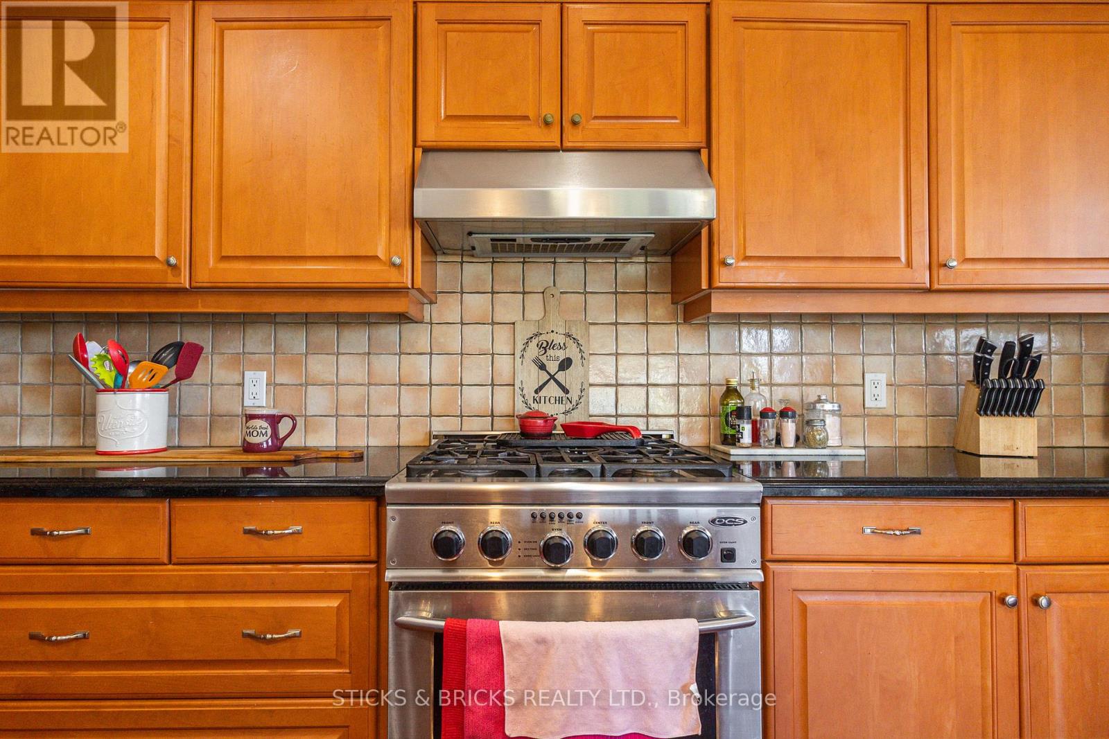 8207 Beaver Glen Drive, Niagara Falls (Ascot), Ontario  L2H 3K5 - Photo 13 - X12475428