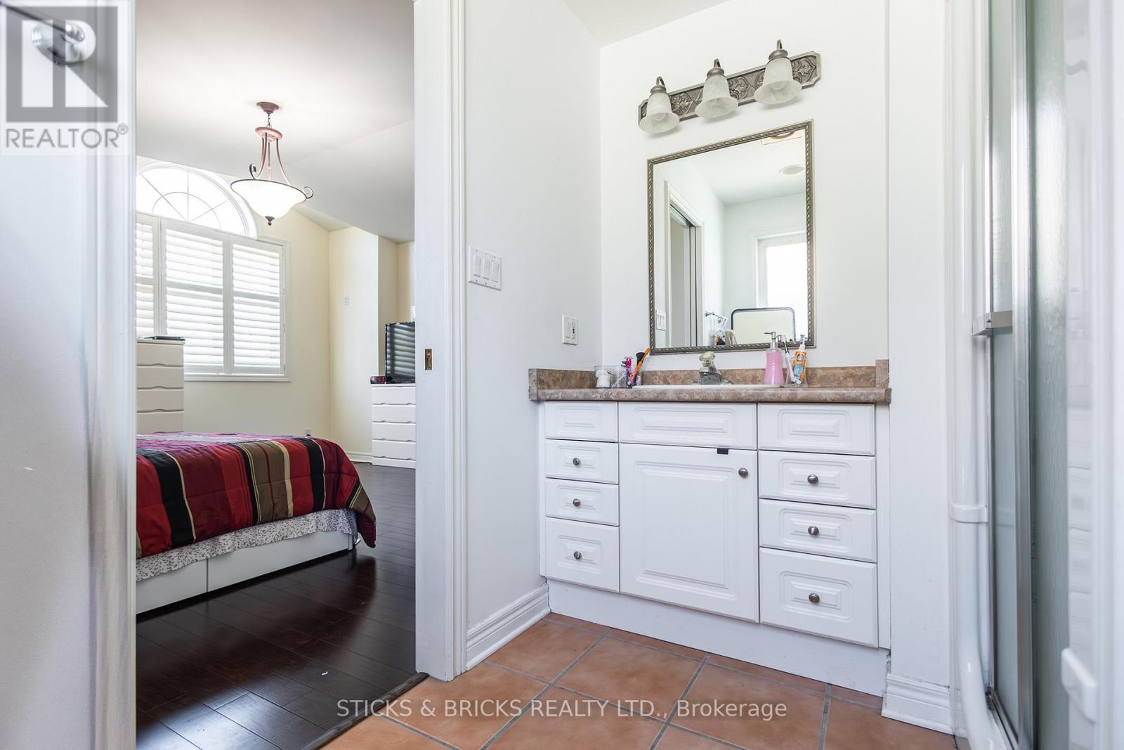 8207 Beaver Glen Drive, Niagara Falls (Ascot), Ontario  L2H 3K5 - Photo 19 - X12475428