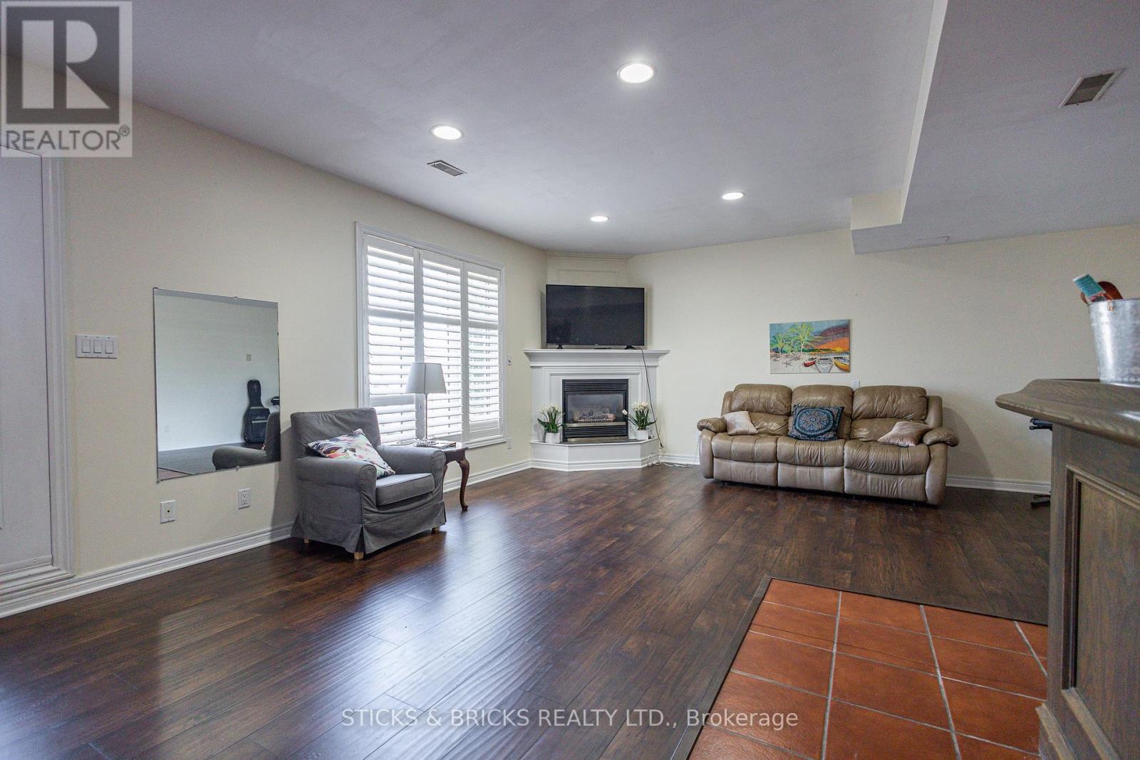 8207 Beaver Glen Drive, Niagara Falls (Ascot), Ontario  L2H 3K5 - Photo 25 - X12475428