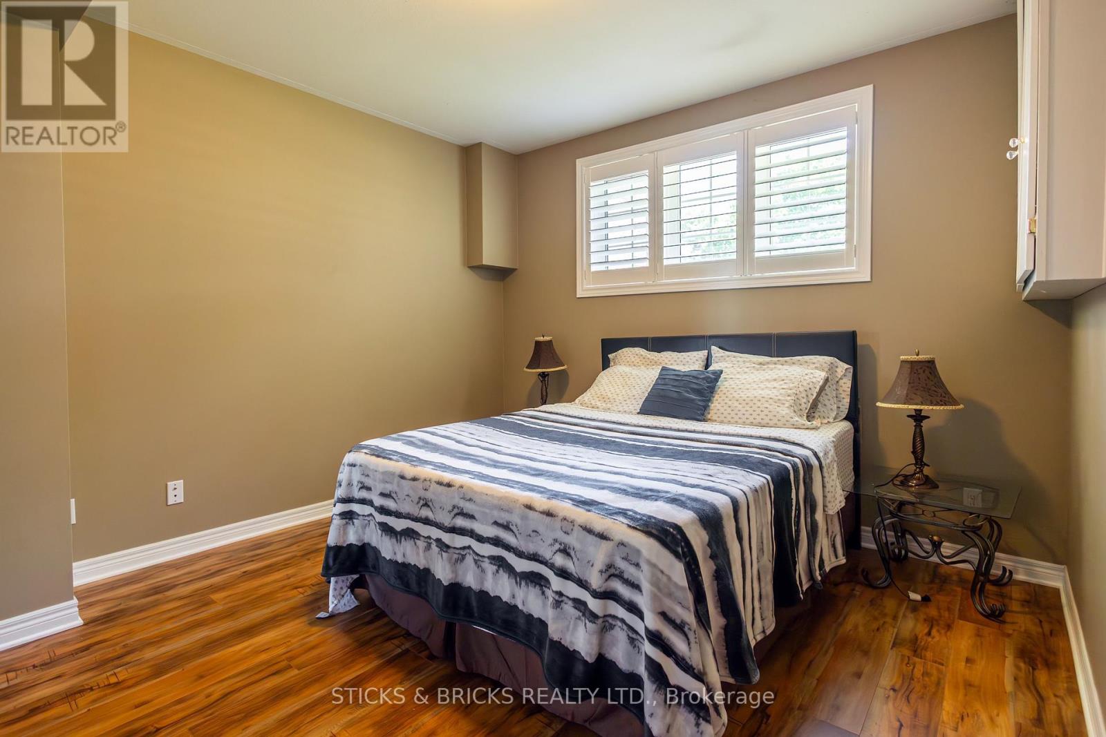 8207 Beaver Glen Drive, Niagara Falls (Ascot), Ontario  L2H 3K5 - Photo 27 - X12475428