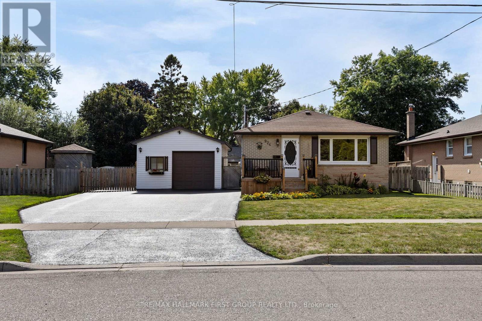 924 Mccullough Drive, Whitby, Ontario  L1N 1C6 - Photo 2 - E12392503