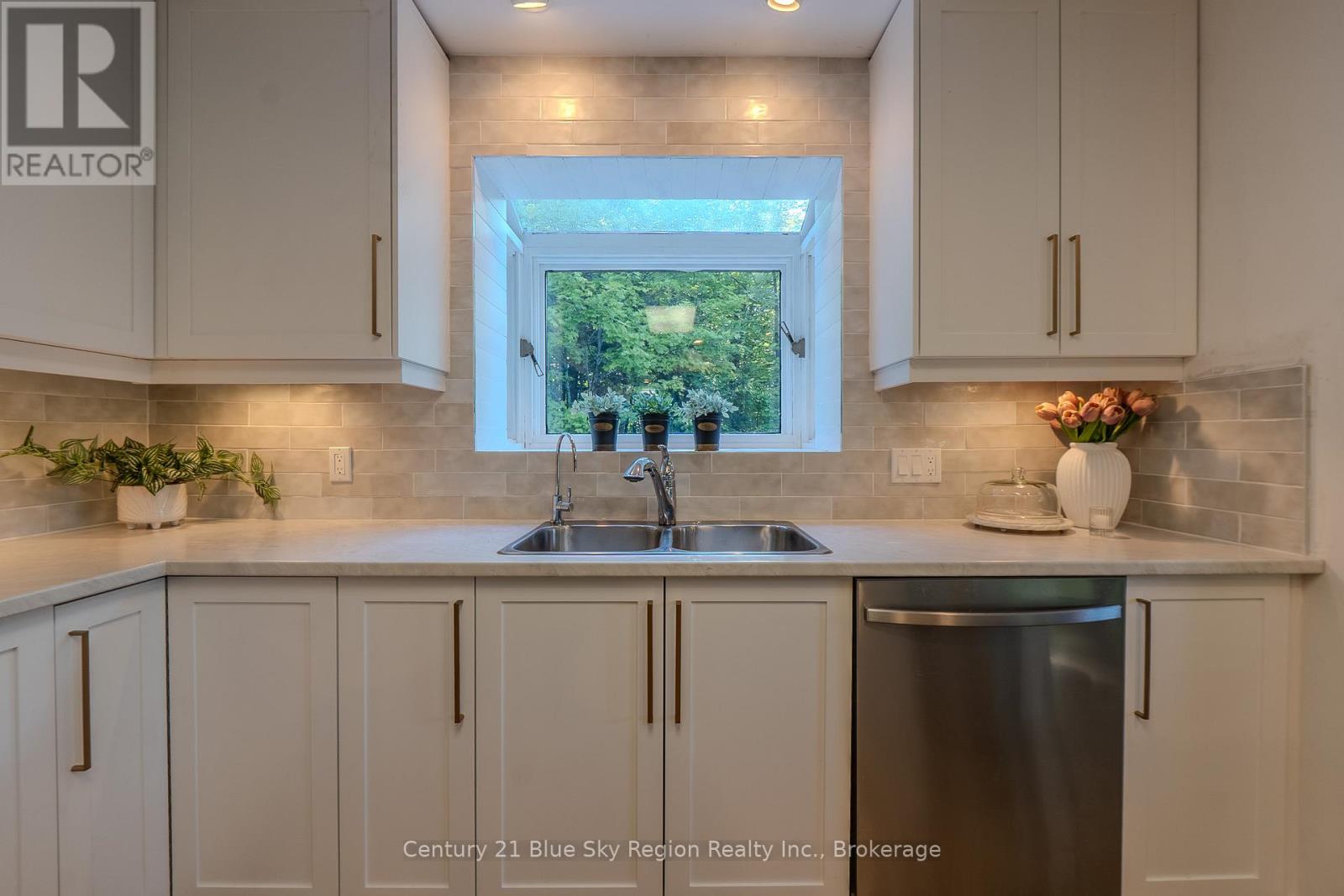 708 Anita Avenue, North Bay, Ontario  P1B 8G4 - Photo 12 - X12475463