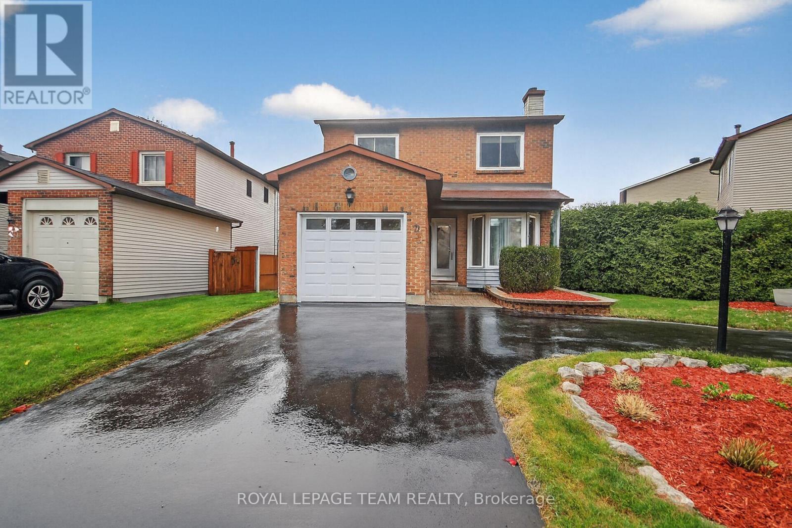 21 Raftus Square, Ottawa, Ontario  K2J 2K9 - Photo 2 - X12475448