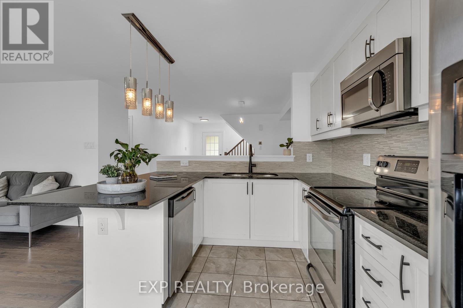 709 Maloja Way, Ottawa, Ontario  K2S 0N6 - Photo 12 - X12475465