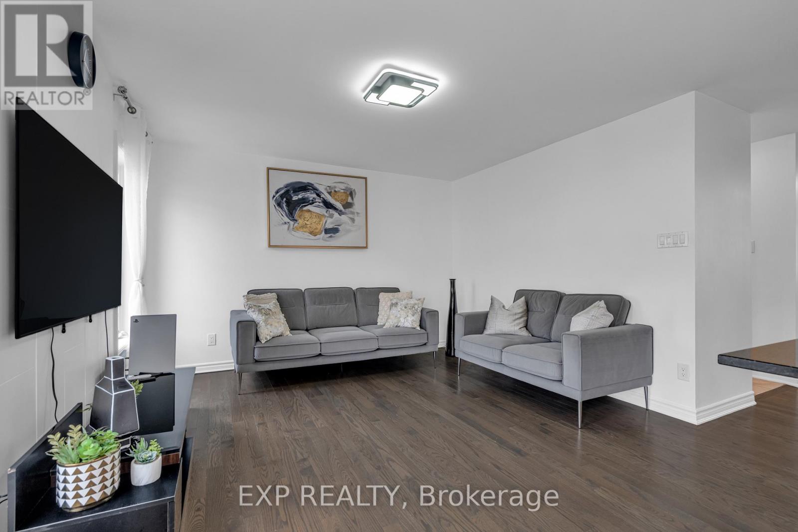 709 Maloja Way, Ottawa, Ontario  K2S 0N6 - Photo 14 - X12475465